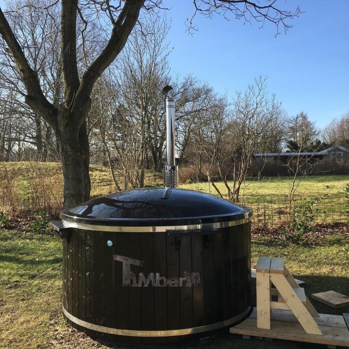 Vildmarksbad I Glasfiber Gran, Lærk Med Integreret Ovn Wellness Deluxe, Lars, Saksild, Danmark (3)
