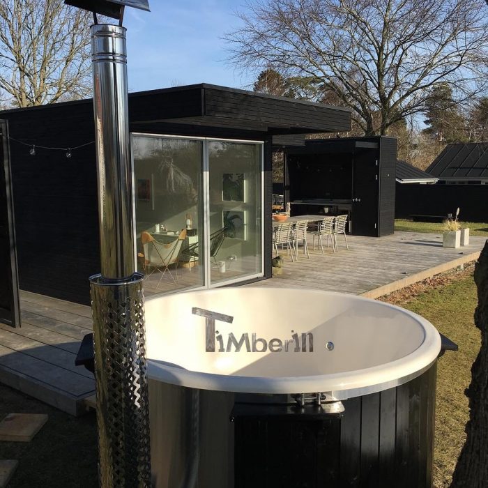Vildmarksbad I Glasfiber Gran, Lærk Med Integreret Ovn Wellness Deluxe, Lars, Saksild, Danmark (4)